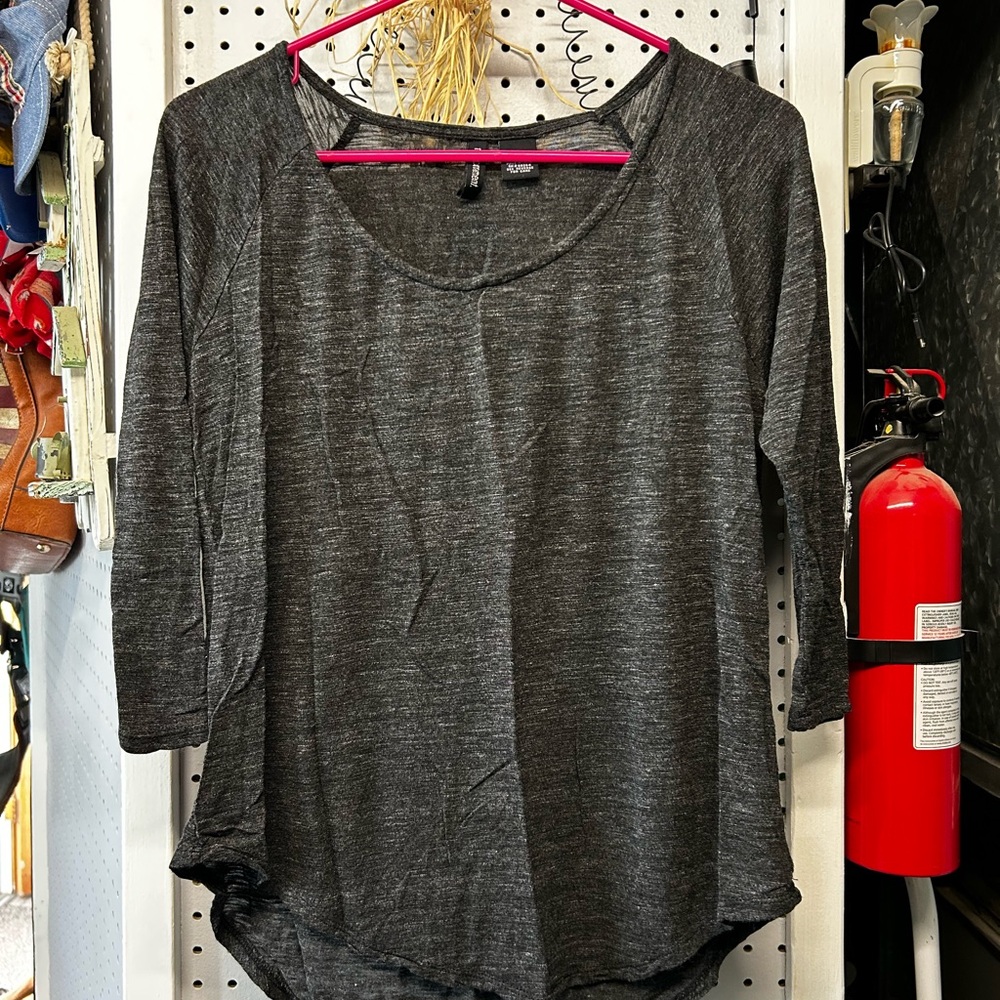 Women's cute Gray 3/4 sleeve Top size large